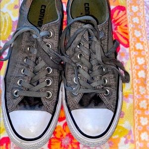 Women’s Converse Size 7